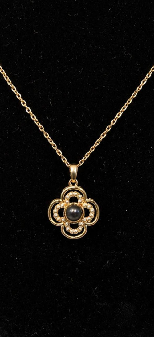Elegant Black Stone Floral Pendant Necklace