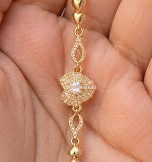Luxury Heart Charm Gold Bracelet with Crystal Center