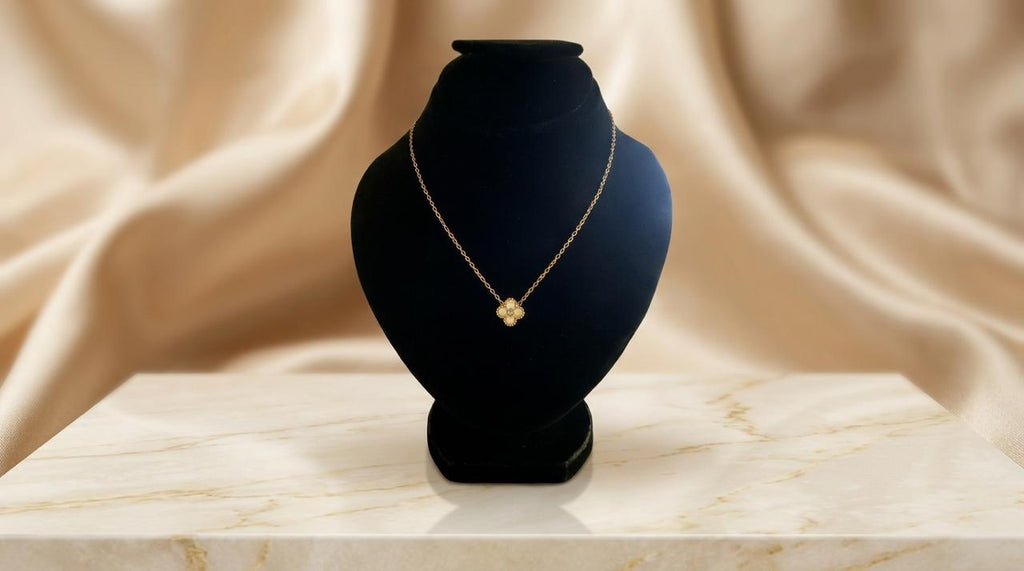 Elegant Gold Floral Pendant Necklace