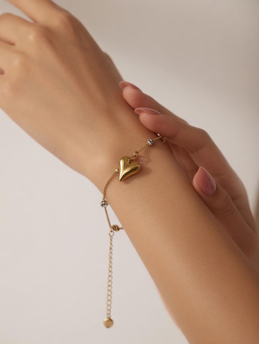 Elegant Gold Heart Chain Bracelet for Women – Adjustable Minimalist Charm Jewelry