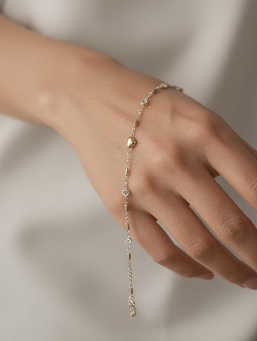 Elegant Gold Heart Charm Bracelet with Crystal Accents – Minimalist Adjustable Chain Jewelry
