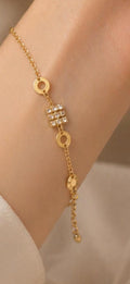 Elegant Gold Crystal Charm Bracelet for Women – Adjustable Minimalist Jewelry Gift