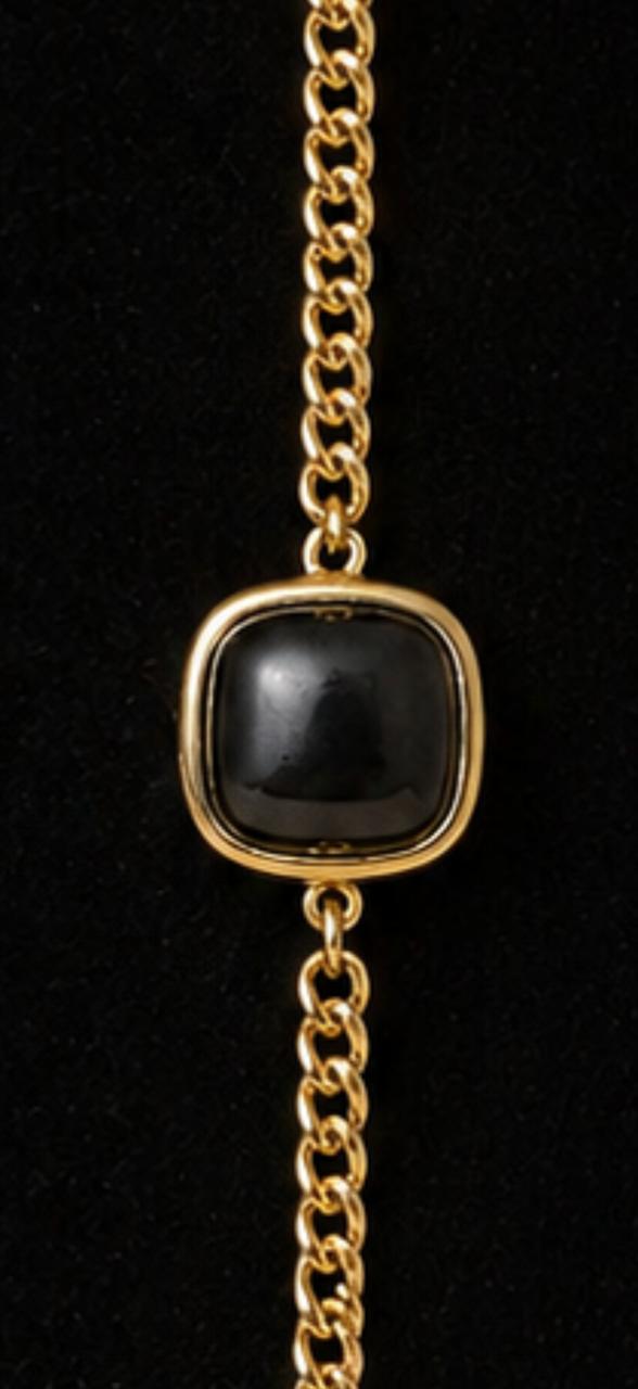 Elegant Gold Chain Bracelet with Black Stone – Minimalist Adjustable Women’s Jewelry