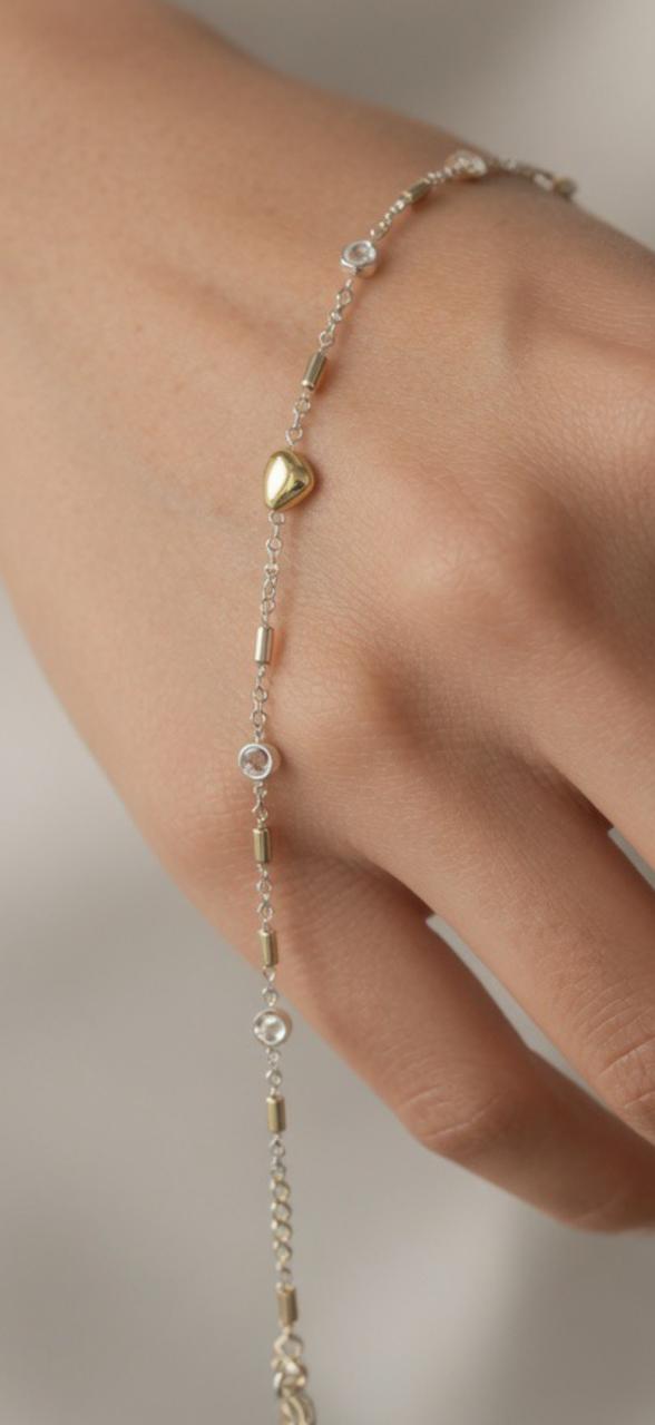 Elegant Gold Heart Charm Bracelet with Crystal Accents – Minimalist Adjustable Chain Jewelry