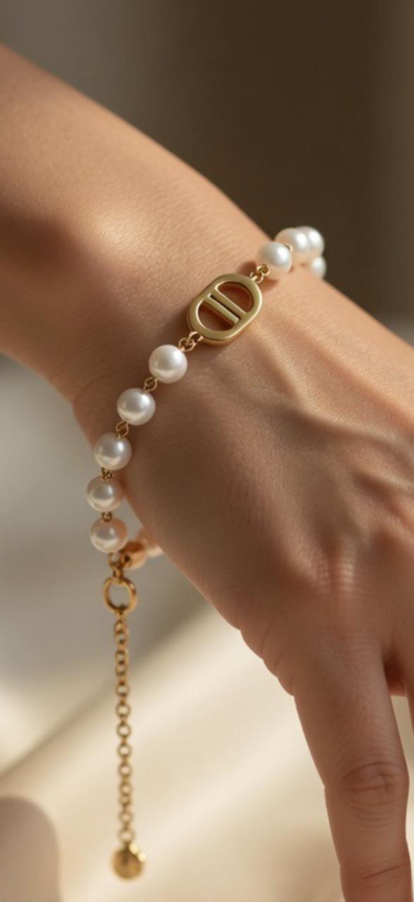 Elegant Pearl Bracelet for Women – Gold Charm Adjustable Chain Luxury Jewelry