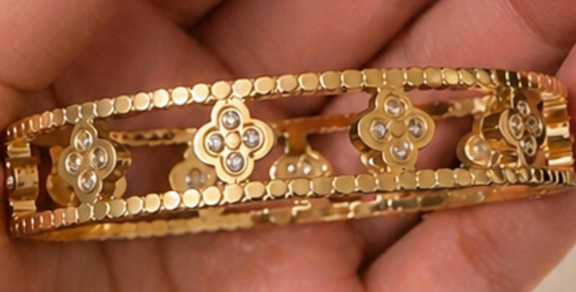 Elegant Floral Gold Bracelet