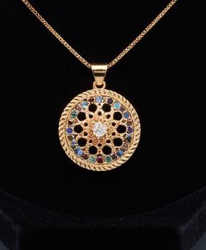 Elegant Filigree Gold Pendant Set
