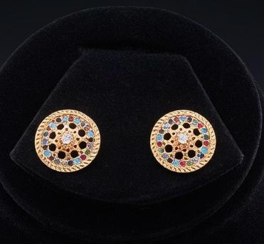 Elegant Filigree Gold Pendant Set