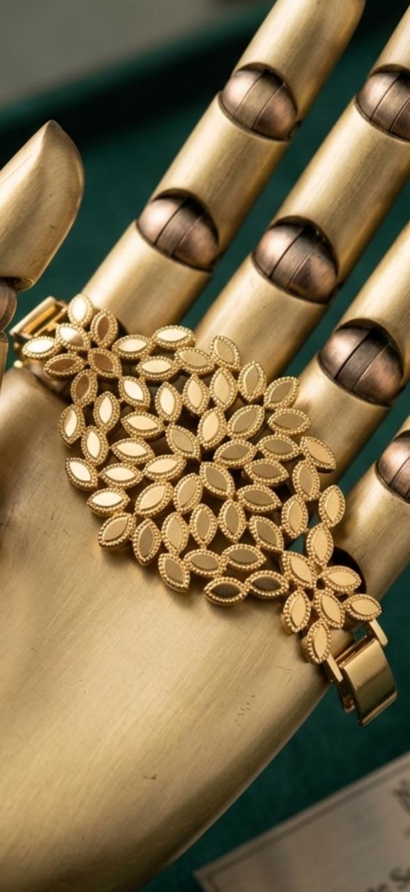 Elegant Floral Lattice Gold Bracelet