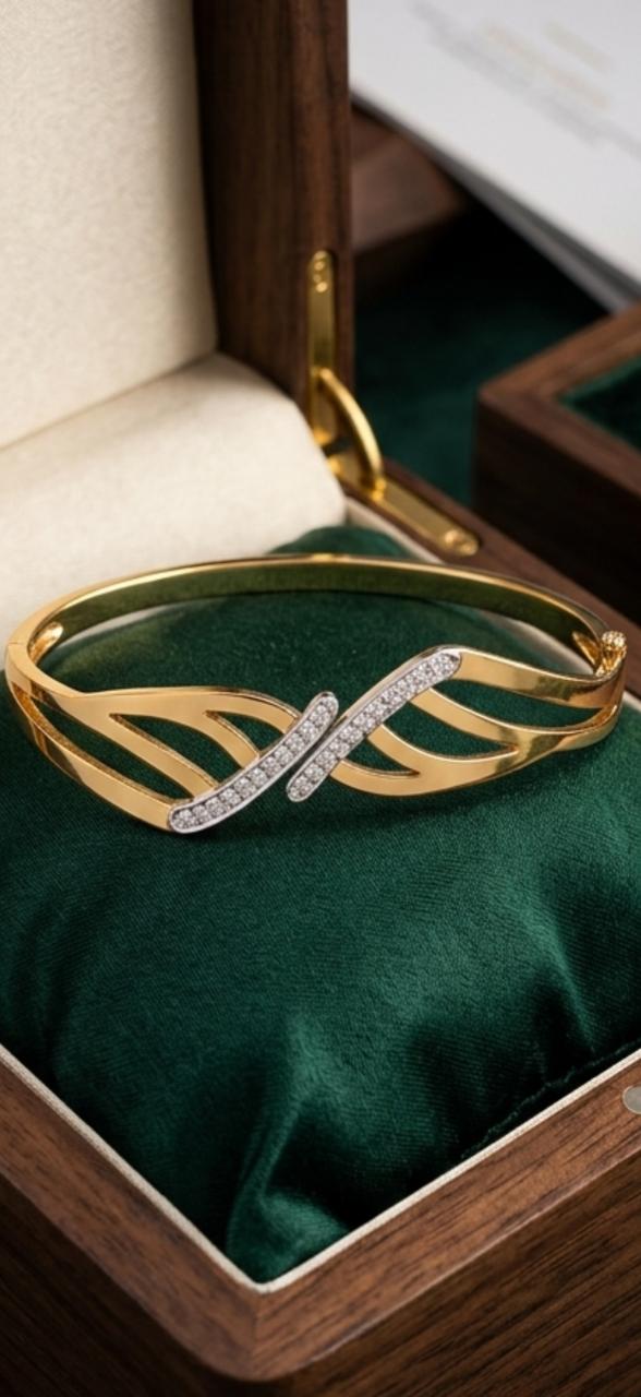 Elegant Leaf-Inspired Gold Bracelet