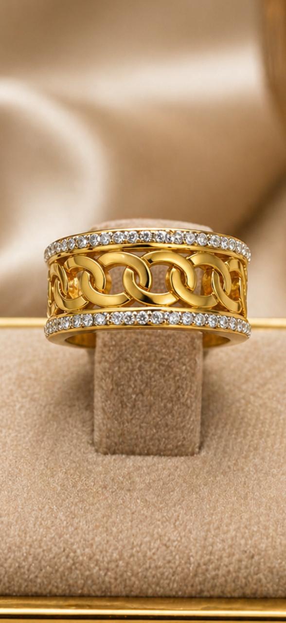 Elegant Interlocking Chain Gold Ring