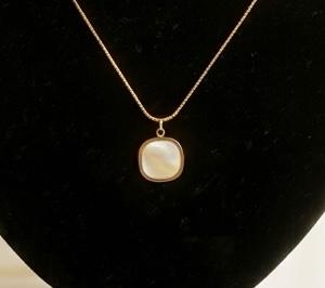 Elegant Minimalist Gold Square Pendant Necklace