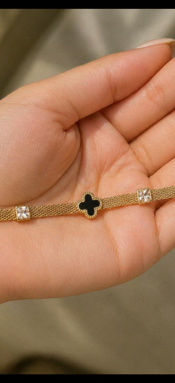 Gold Clover Charm Bracelet for Women – Elegant Mesh Chain with Crystal Accents